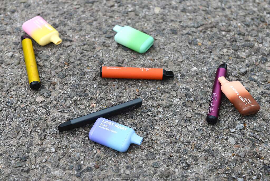 Odpady e-papierosów, recykling baterii vape, ekologiczne wapowanie, wpływ vape na środowisko - Czy jednorazowe e-papierosy są szkodliwe dla środowiska ...
