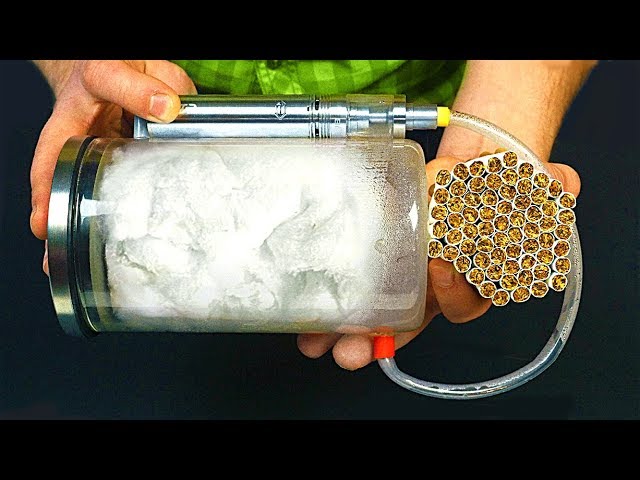 ślepy test e-papierosa, testowanie smaku vape, osoba z zawiązanymi oczami e-papieros, eksperyment vape - VAPE VS CIGARETTES (EXPERIMENT)