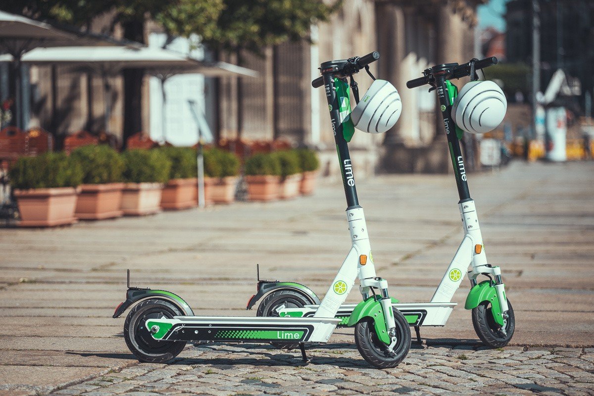 technologia e-papierosów porównanie statek kosmiczny zardzewiała hulajnoga - E-hulajnogi. Lime podsumowuje rekordowy rok 2023 | Motofakty