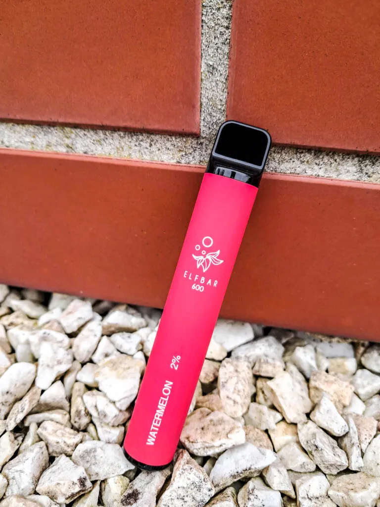 jednorazowy e-papieros Żabka, hot-dog kawa poranek, szybkie zakupy, codzienna rutyna, mały vape jednorazowy - Wielki test jednorazówek z Żabki! - 6 znanych marek - Vapepoland.pl