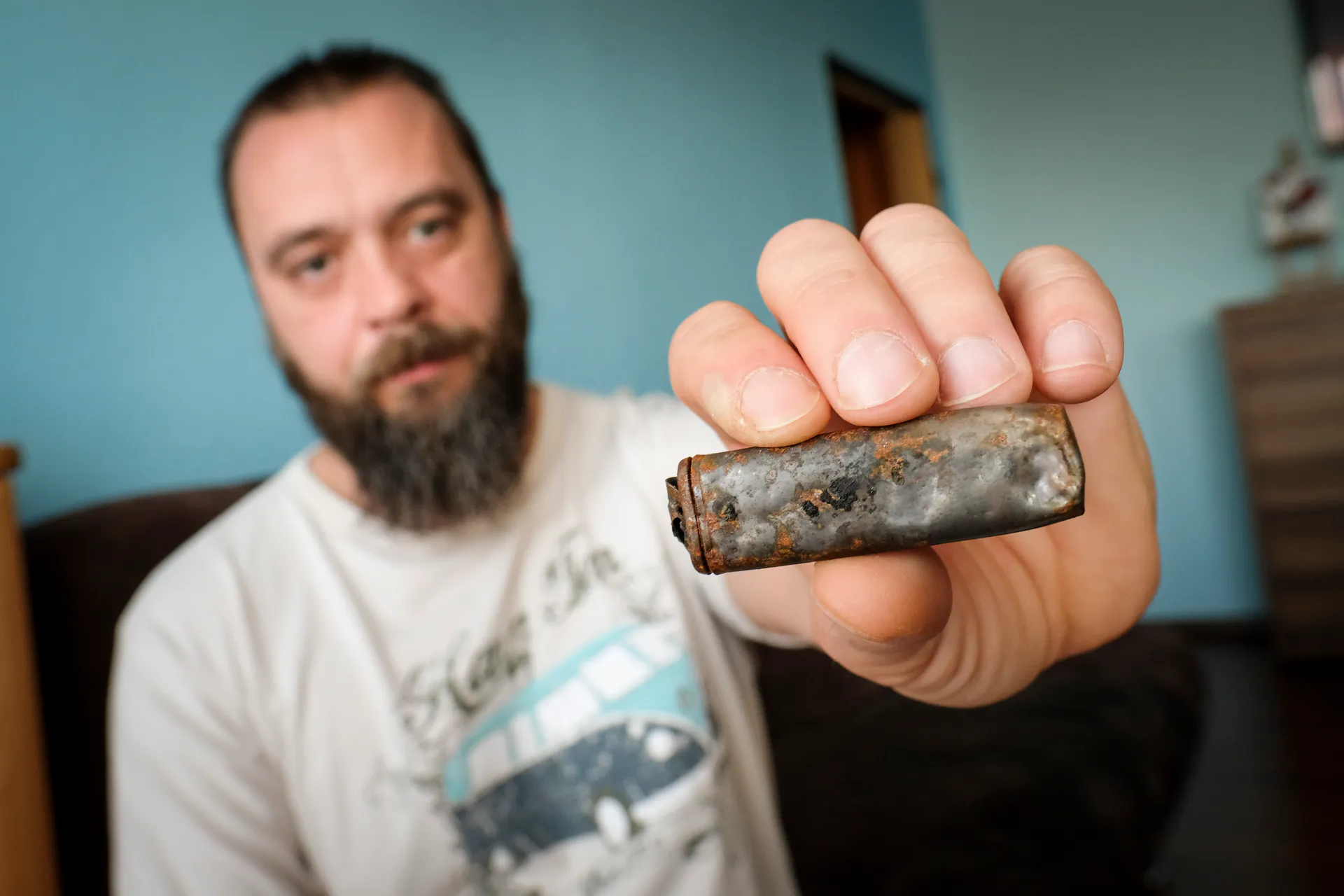 e-papieros wybuchający w kieszeni, niebezpieczna jednorazówka, eksplozja baterii vape, bezpieczeństwo e-papierosa - E-papieros wybuchł mu w kieszeni. Polak kolejną ofiarą chińskich ...