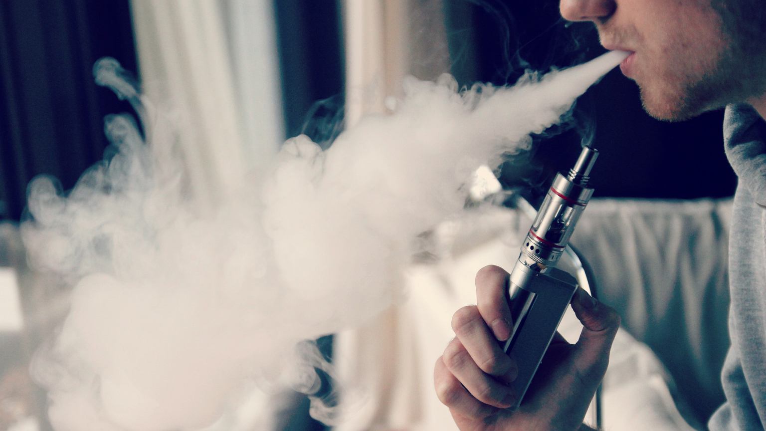 nielegalny zakup e-papierosów, podróbki vape, oszustwo online e-papieros, niebezpieczny sprzedawca vape - Handel tym produktem w sieci jest od dziś nielegalny. Sprzedającym ...